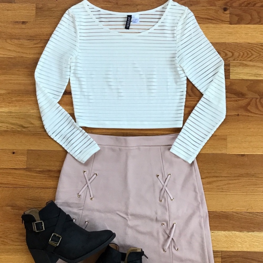 HP🎉 H&M Semi- sheer crop top